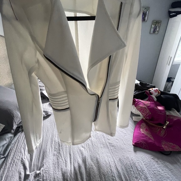 Blazer - Picture 3 of 3